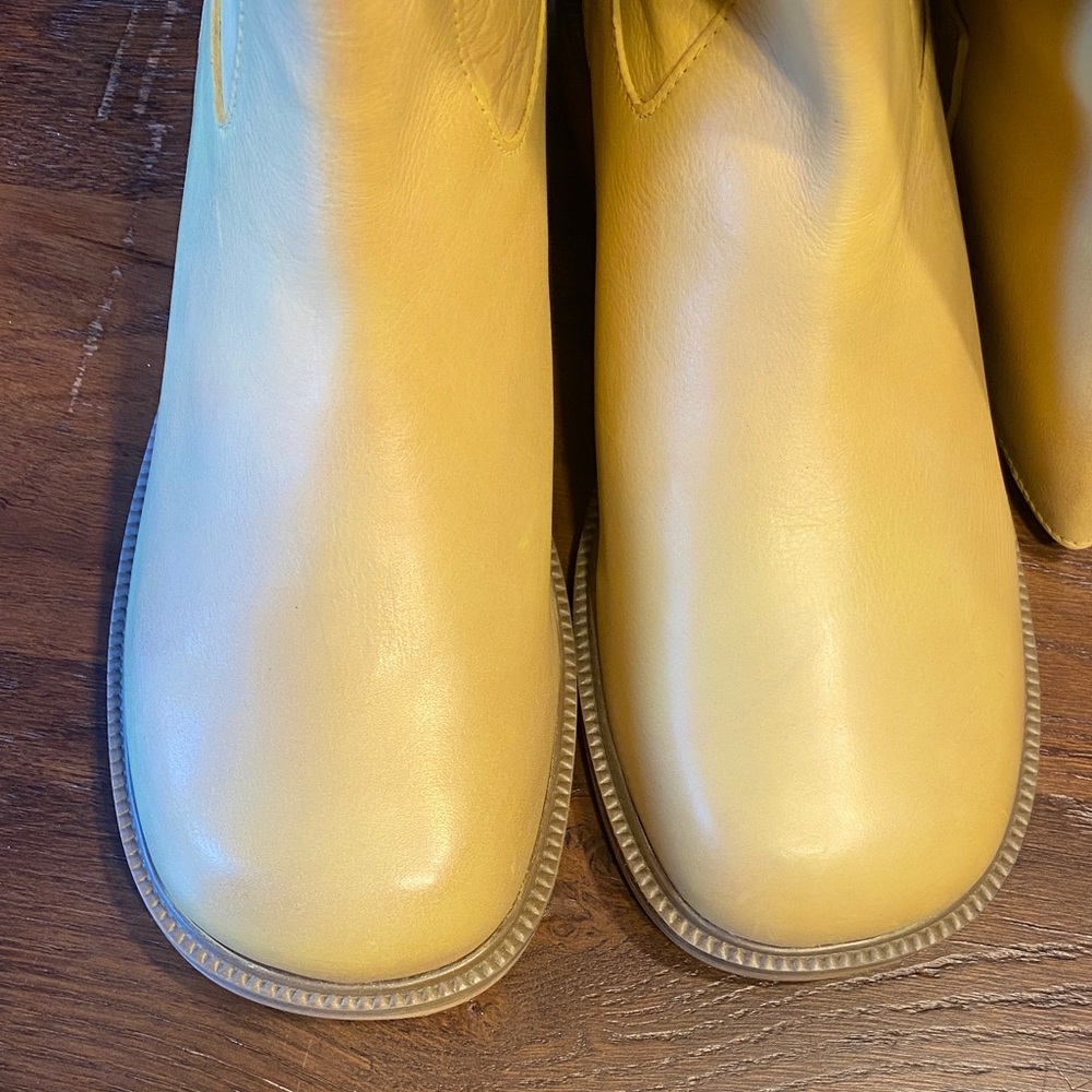 Urban Outfitters Slouch Tall Yellow Leather Heeled Boots Sz 7 or 7.5 - Picture 13 of 15